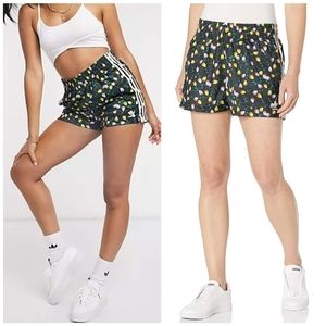 adidas H E R studio allover print Shorts Size Medium